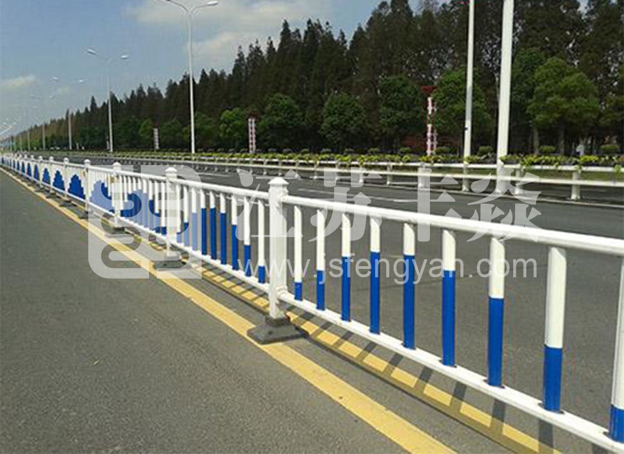 常規(guī)道路護(hù)欄3